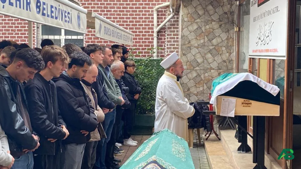 18 yaşındaki genç gözyaşları arasında toprağa verildi