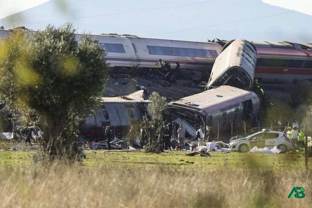 İspanya'daki tren kazasında ölü sayısı 30'a yükseldi