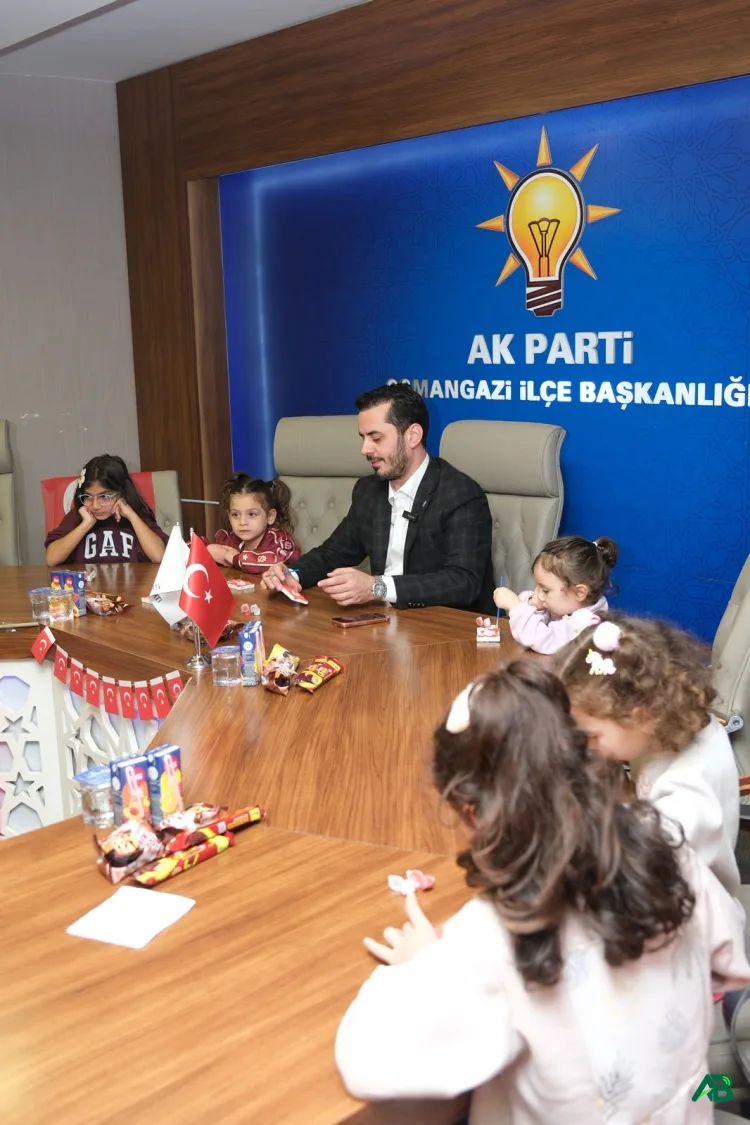 Bursa'da 29 Ekim'e özel anlamlı etkinlik! Çocukların hazırladığı bayraklar şehit ailelerine hediye edilecek