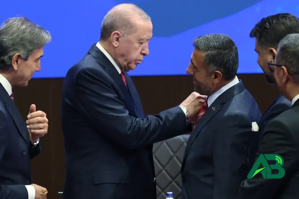 AK Parti'ye 4 belediye başkanı katıldı: Ömer Çelik duyurdu