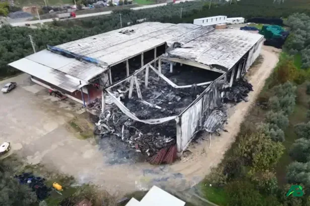 Bursa'da korkutan yangın! 4,5 saat sürdü, geriye enkaz kaldı