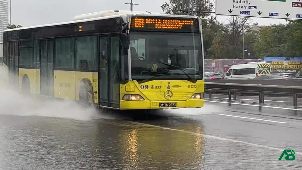 İstanbul’da sağanak yağış etkisini sürdürüyor