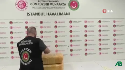 (İSTANBUL - ÖZEL) İstanbul Havalimanı’nda 25 kilo esrar ele geçirildi: 2 gözaltı