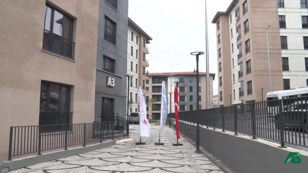 Maltepe’de çöken Kardeşler Apartmanı’nın hak sahiplerine yeni konutları teslim edilmeye başlandı